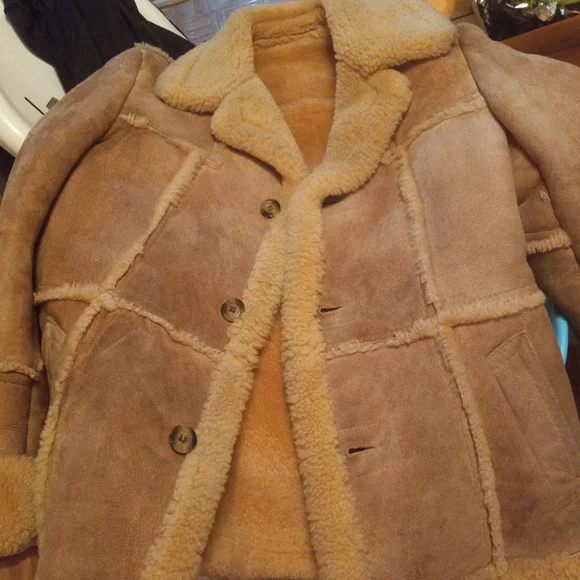 Shearling coat - Picture 2 of 6